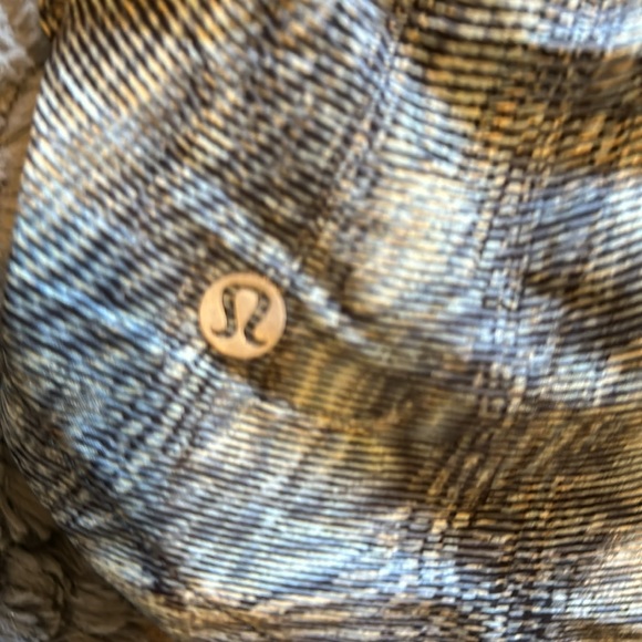 Lululemon Speed Up Shorts - Picture 3 of 7